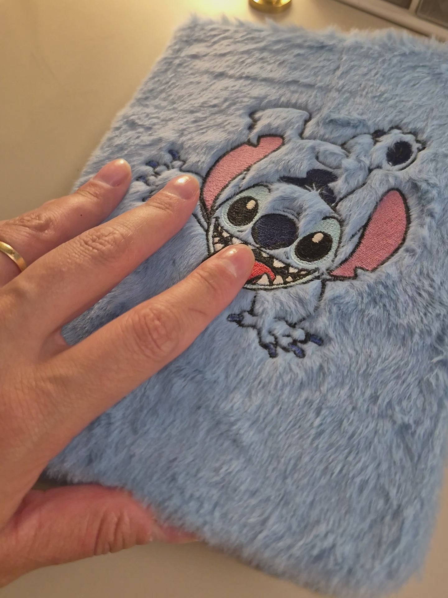 Caderno peluciado Stitch