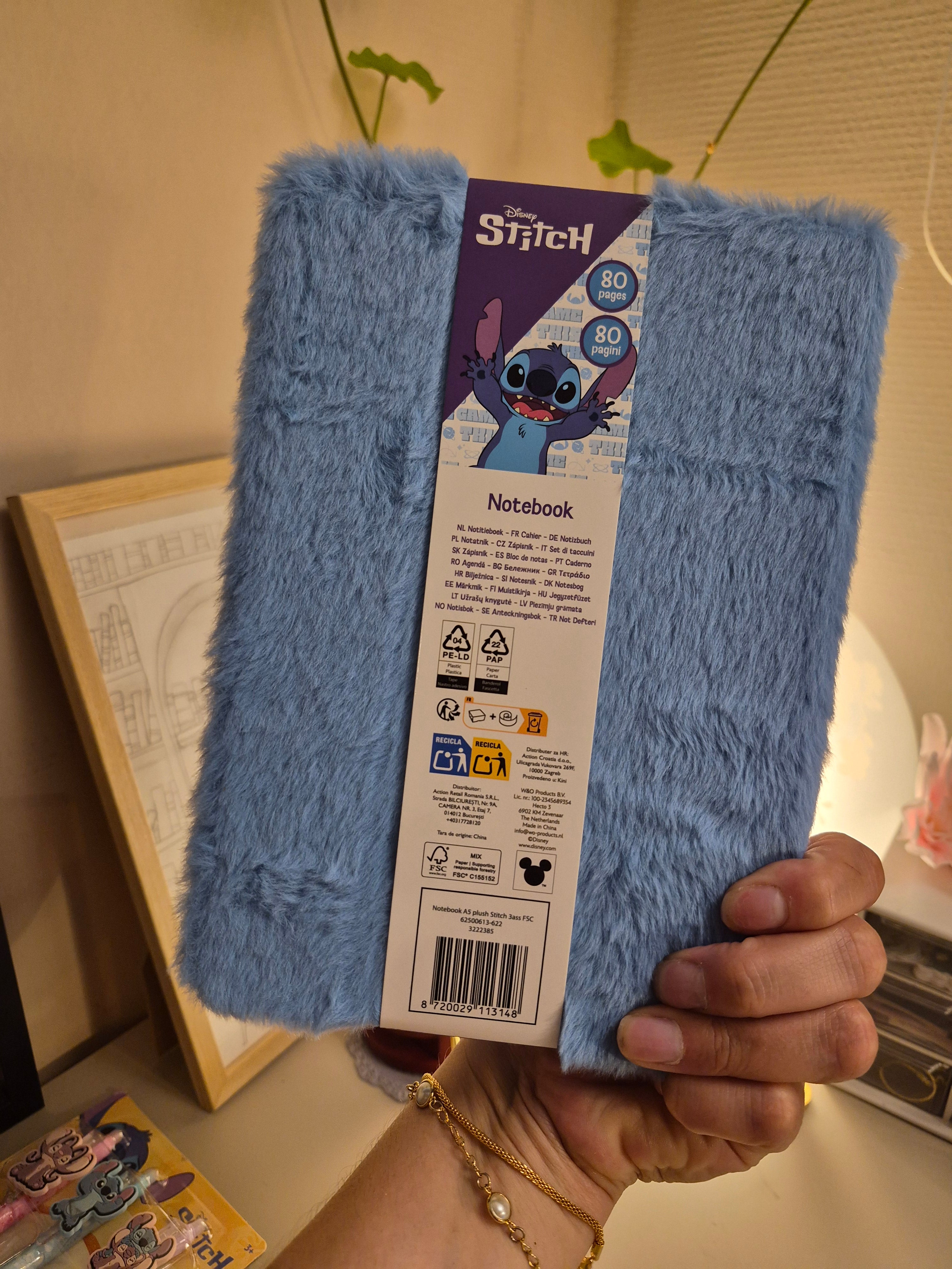 Caderno peluciado Stitch