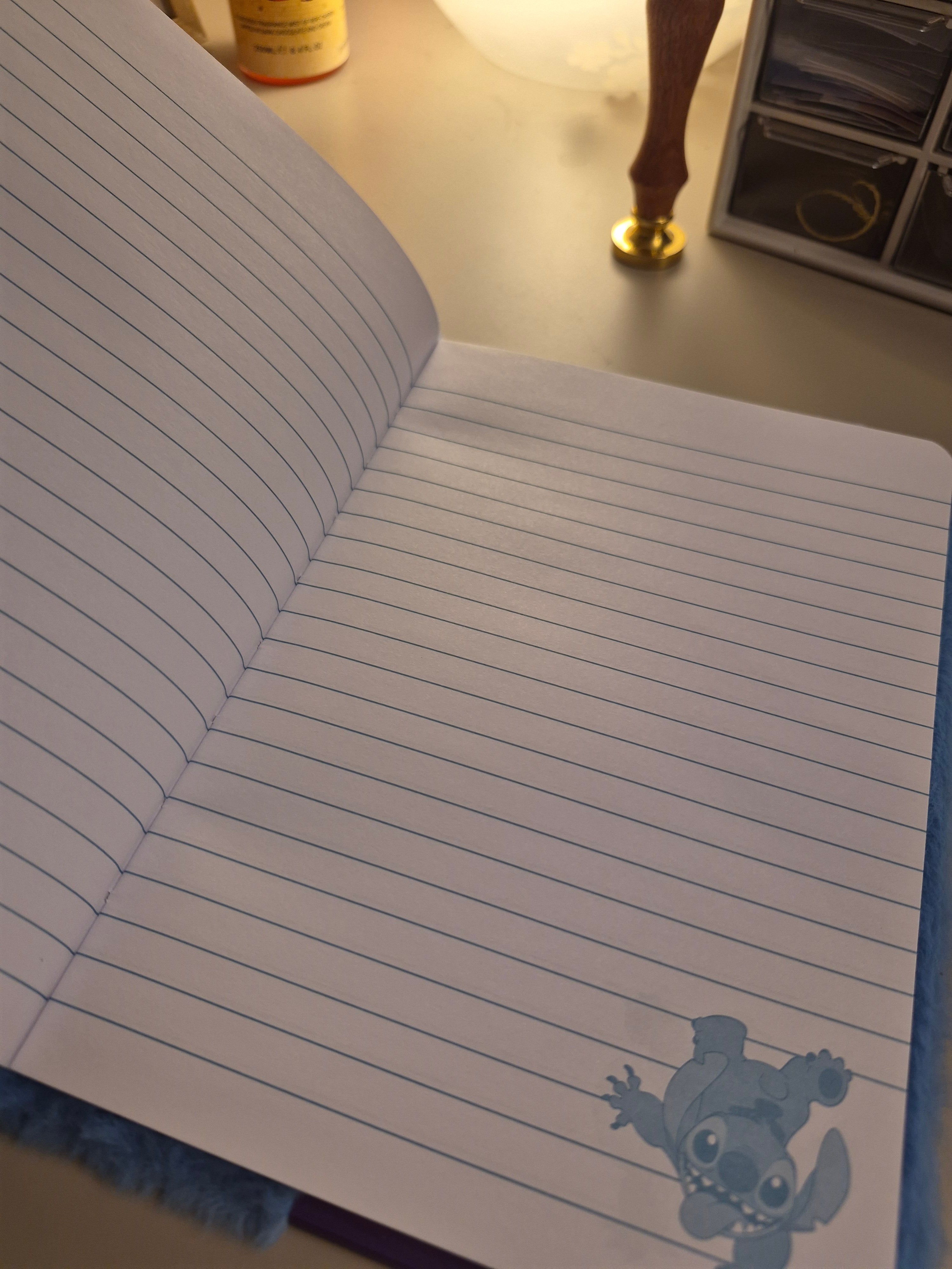 Caderno peluciado Stitch