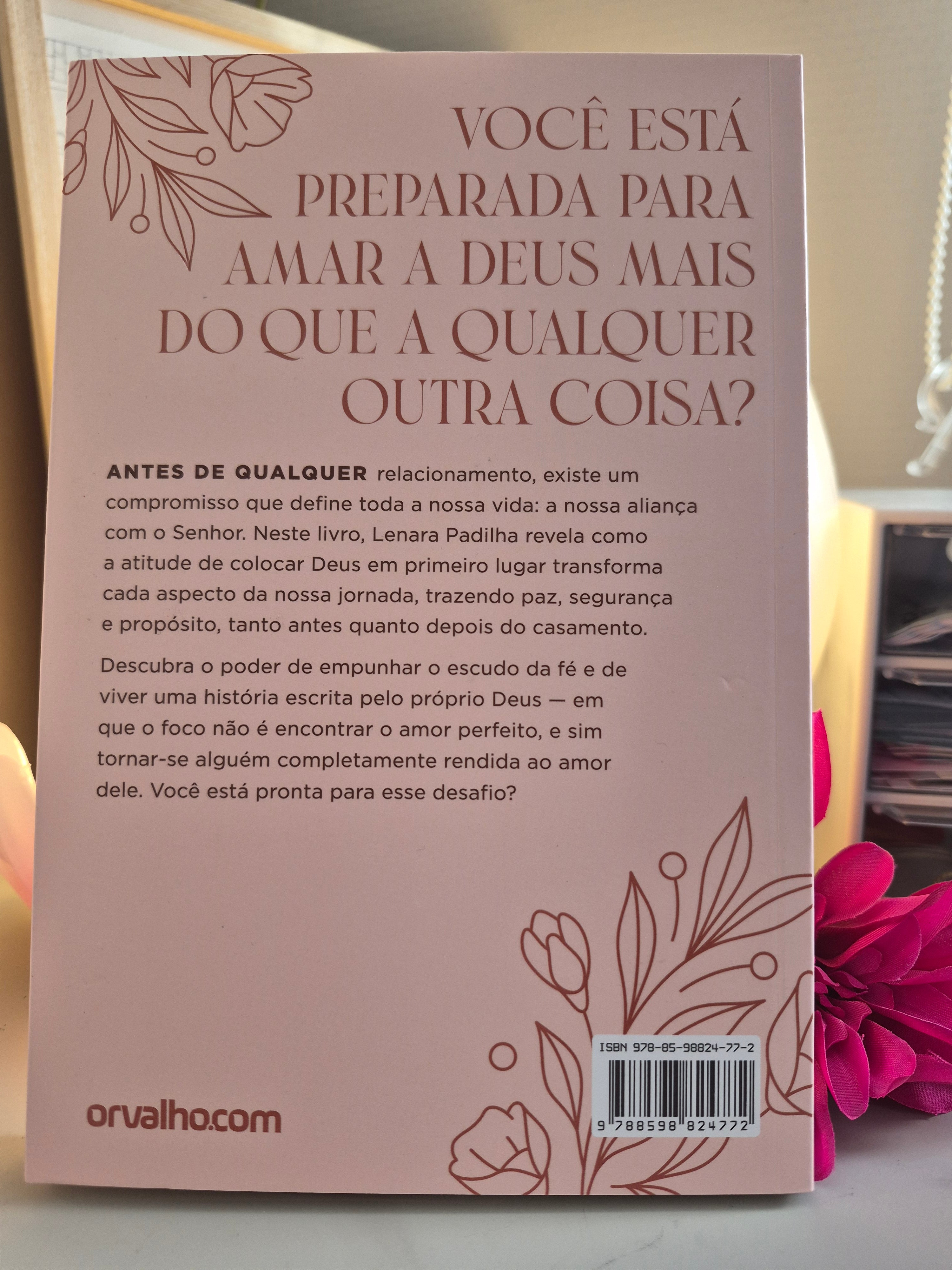 Primeiro O Escudo, Depois O Buque | Lenara Padilha